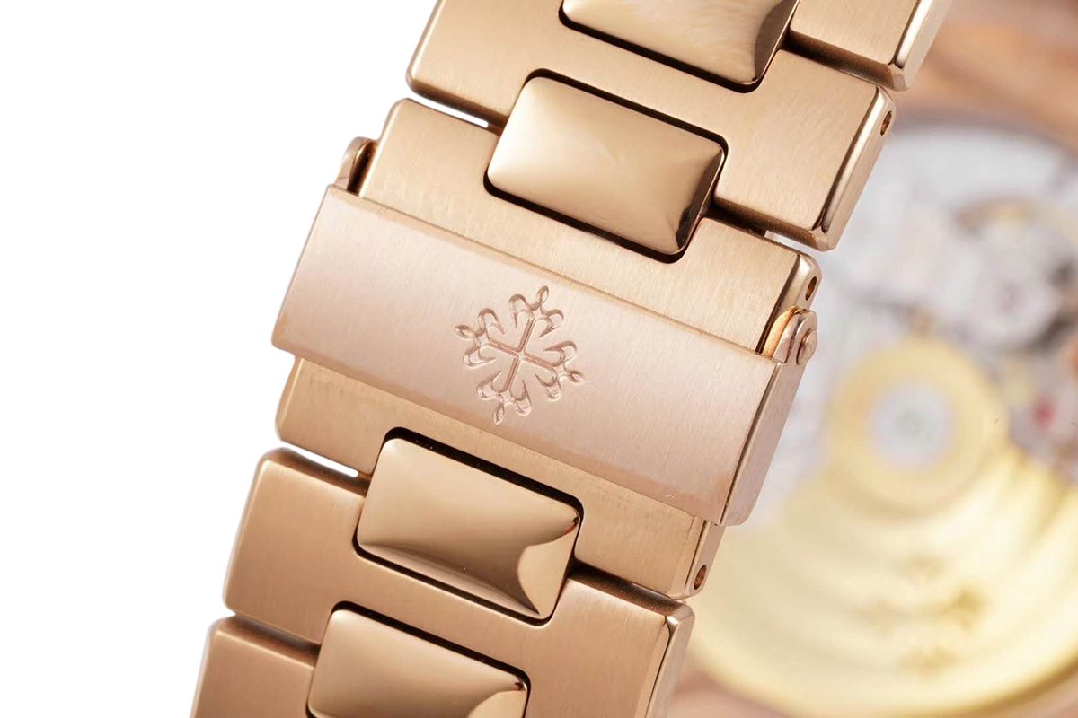 Nautilus Chronograph 5980/1R in Rose Gold