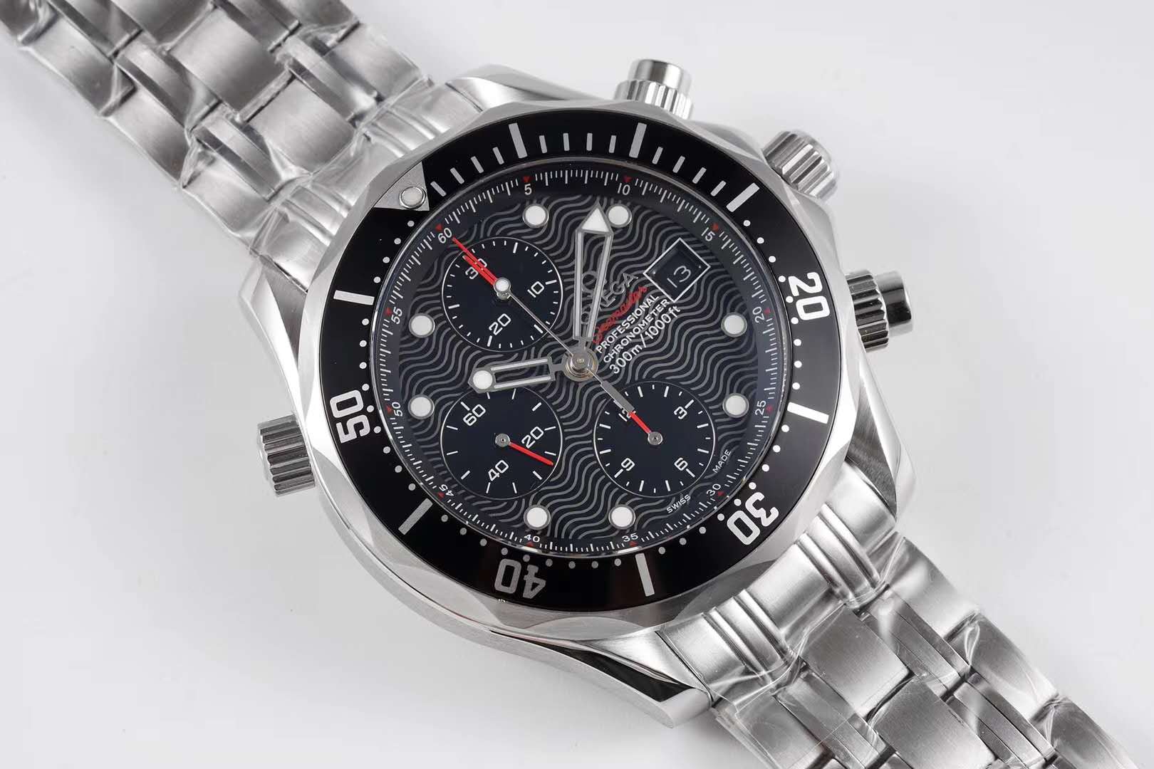 Seamaster Diver 300m Chronograph Black Dial on Bracelet