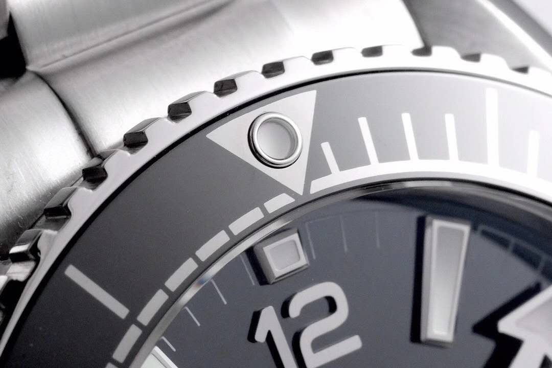 Seamaster Planet Ocean 600M Co-Axial Master Chronometer Black Dial 39.5mm on Bracelet