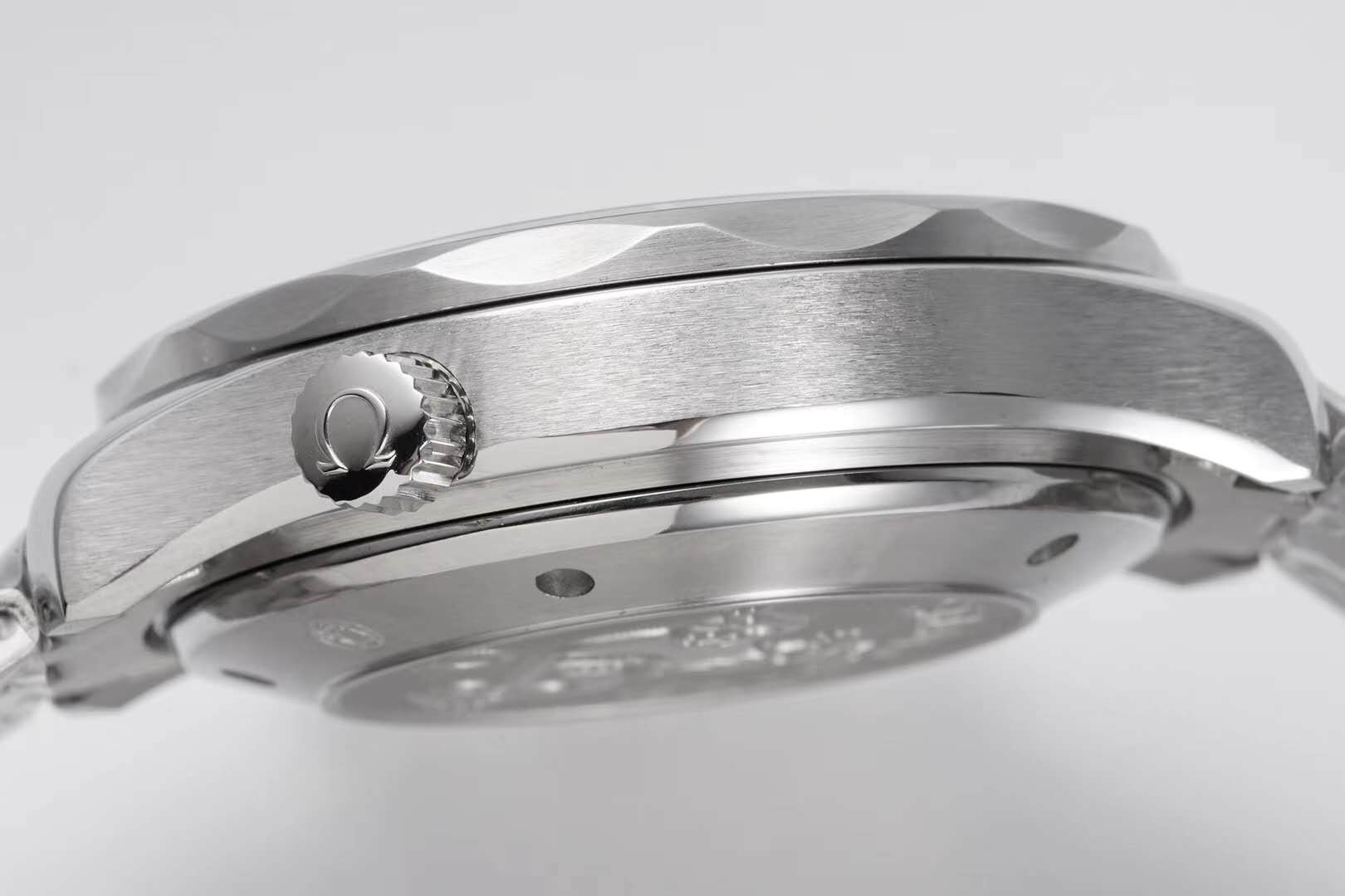 Seamaster Diver 300m Chronograph Blue Dial on Bracelet