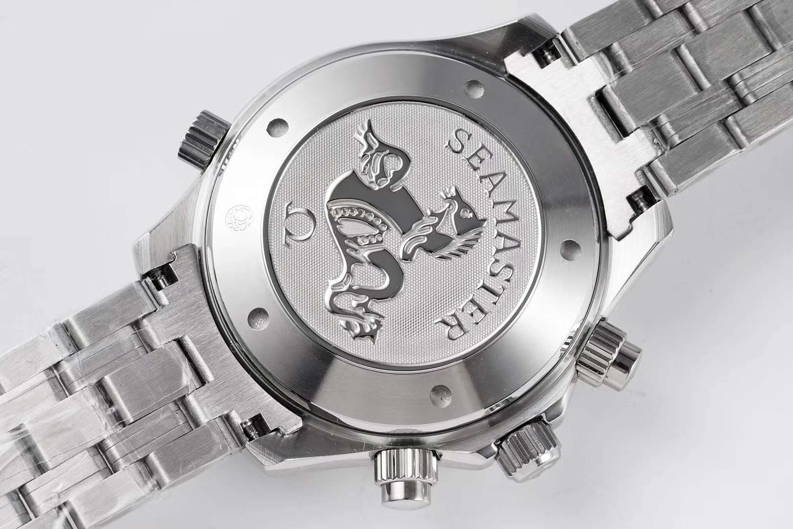 Seamaster Diver 300m Chronograph Black Dial on Bracelet