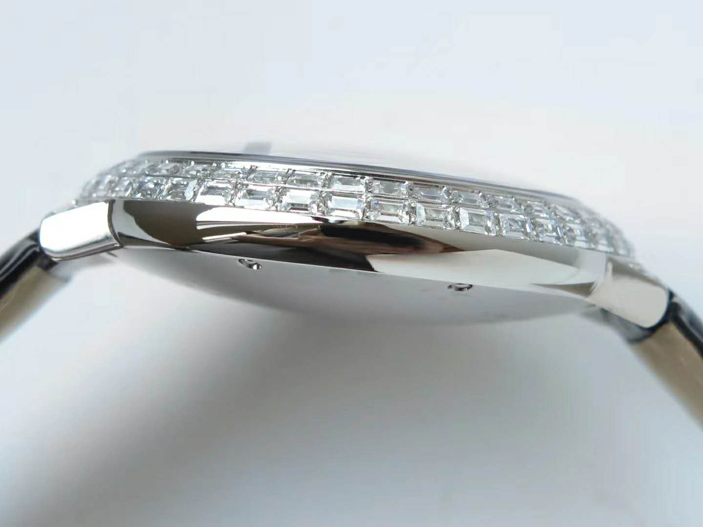 Ballon Bleu de Ca*t1er 42mm D1am0nd Paved Dial in Steel