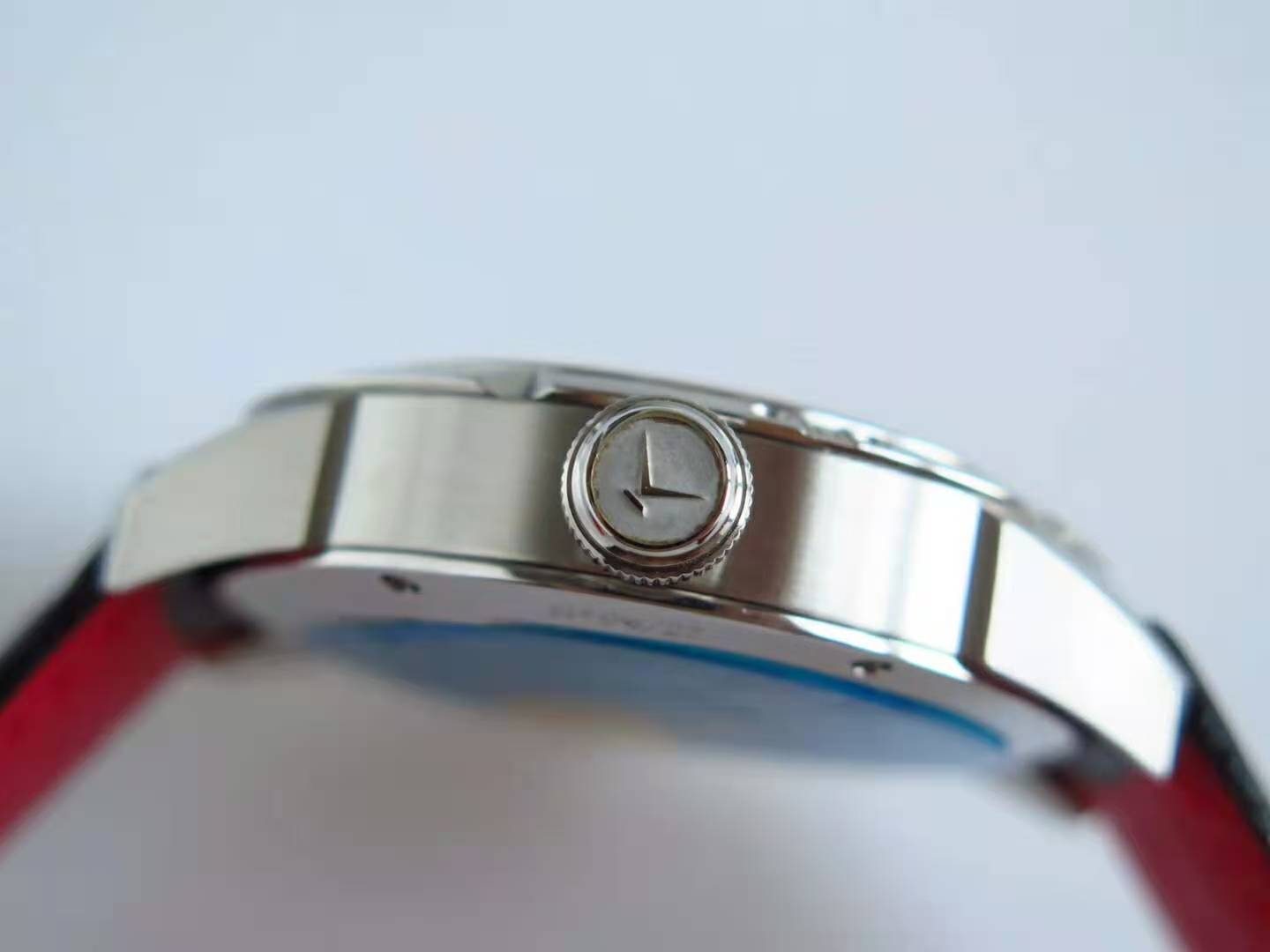 Wristmons Crown with Tie